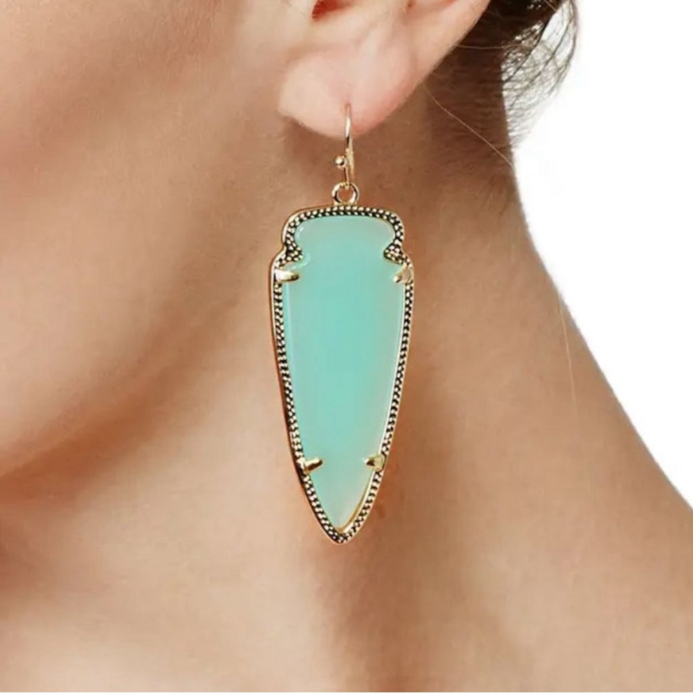 Kendra Scott Arrowhead Skylar Earrings in Chalcedony